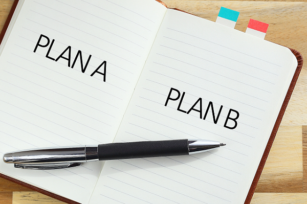 PLAN A・Bと書かれたノートとペン