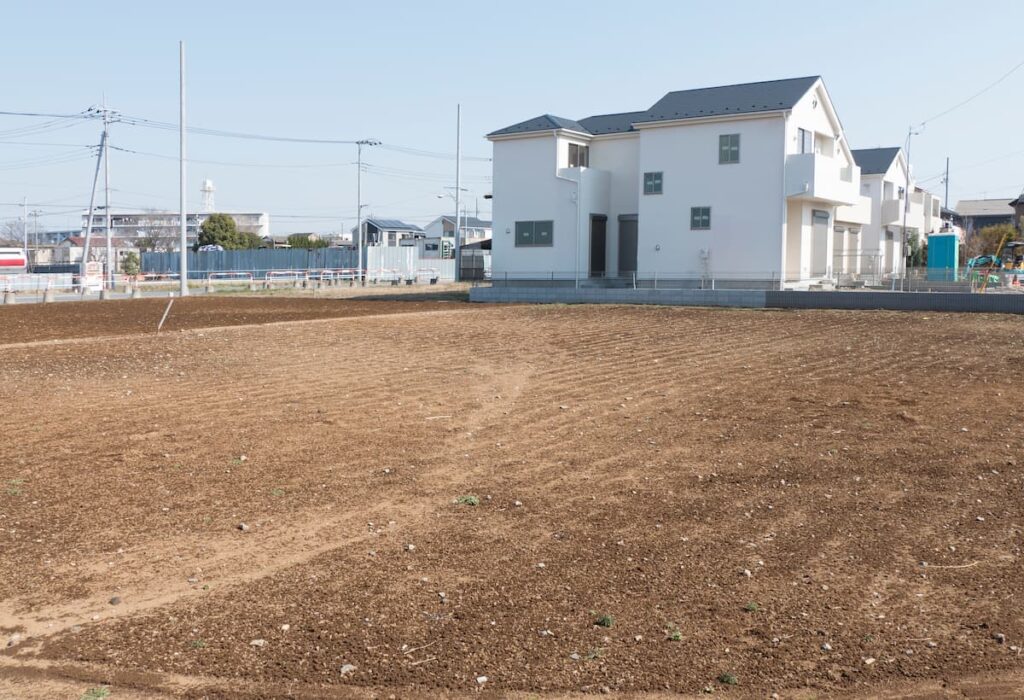 住宅街に広がる整地された土地